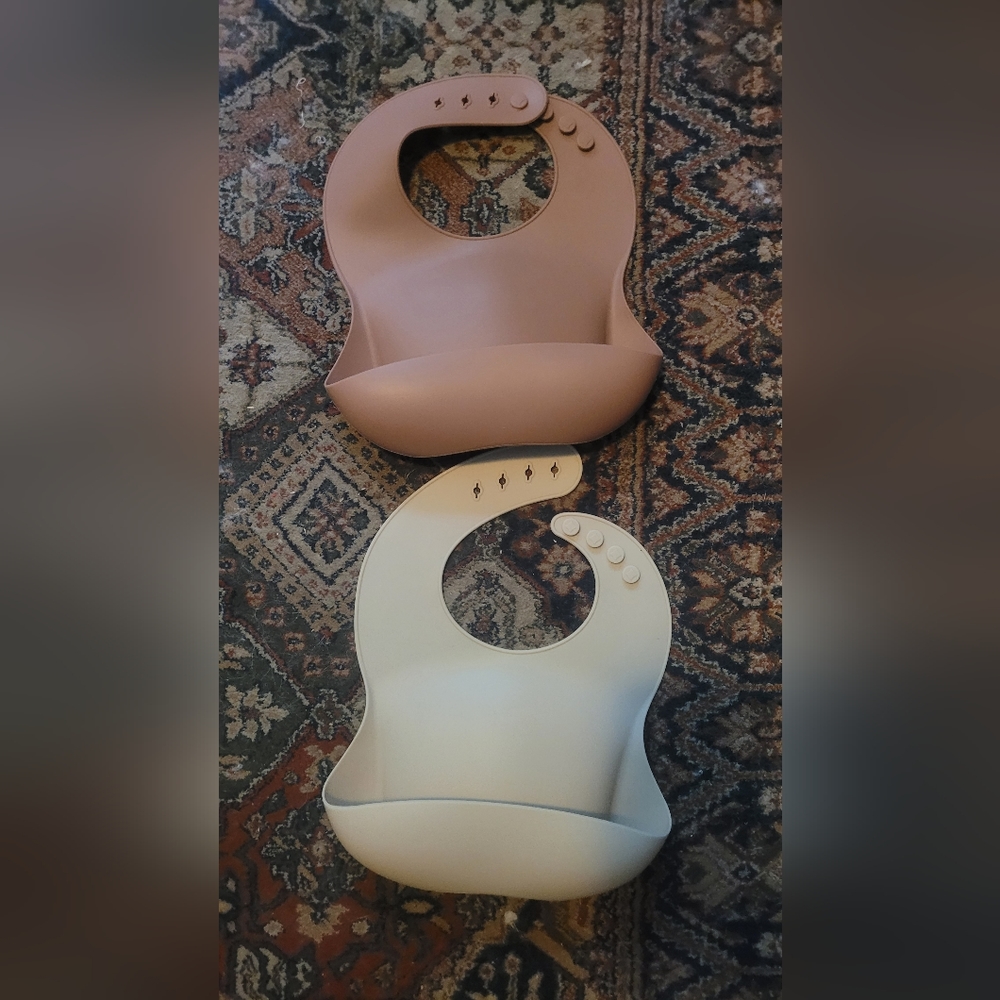 Earth tone silicone bibs for baby
